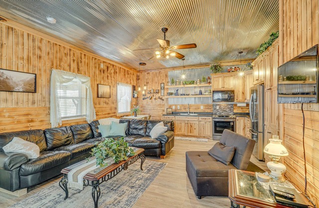 'Grace Place' Clark House on Farm: Shared Hot Tub!