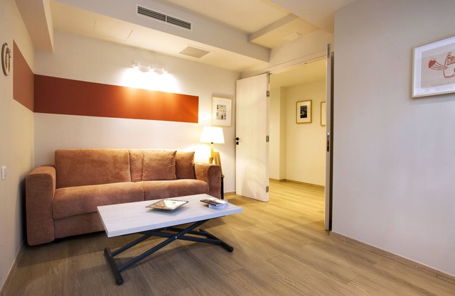 Gracious-Accessible Apt in Ideal Location