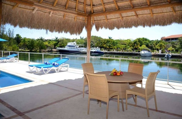 Gran Marina Puerto Aventuras: Apartment with Pool