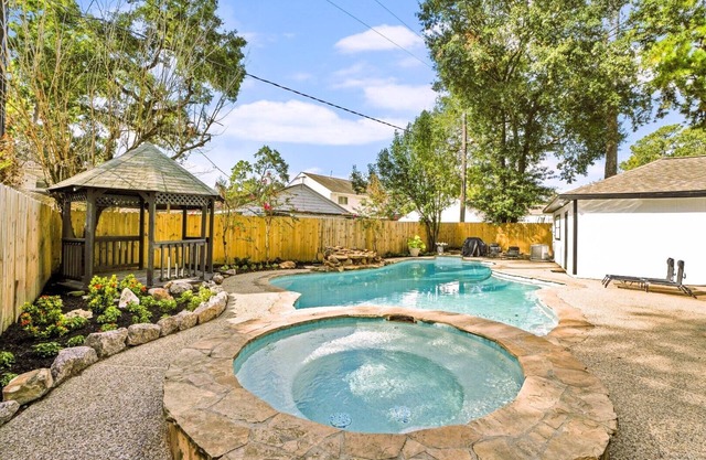 Grand 7-Bedroom Villa w Pool 25 Mins Downtown SC2