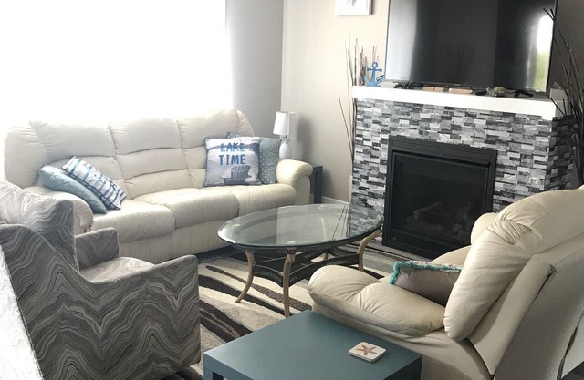 Grand Bend Beach Luxury Home: Cozy & Upscale