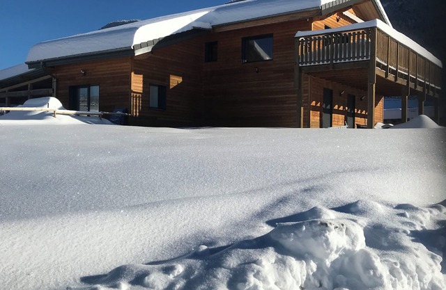 Grand Chalet Récent Avec Terrasses vue Montagne Dans le Vercors