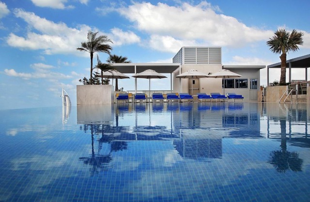 Grand Cosmopolitan Hotel