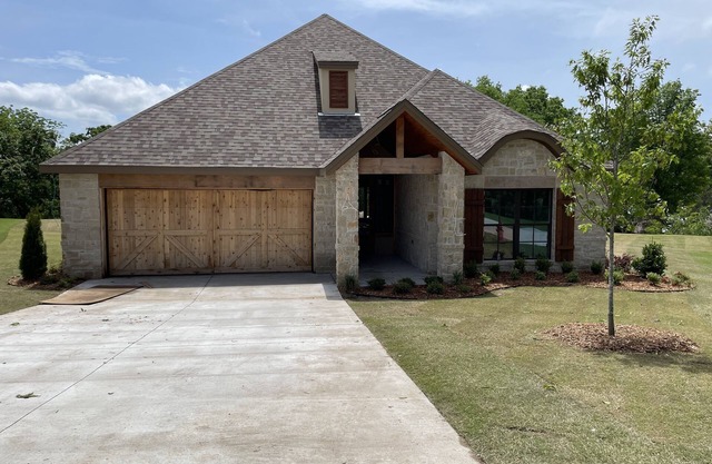 Grand Duvall - Luxury 4 Bedroom Home at The Ridge at Shangri La, Monkey Island