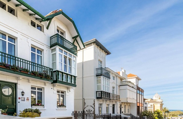 Grand family beach house