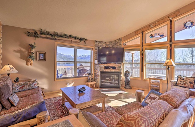 Grand Lake House w/Mountain Views, Deck!