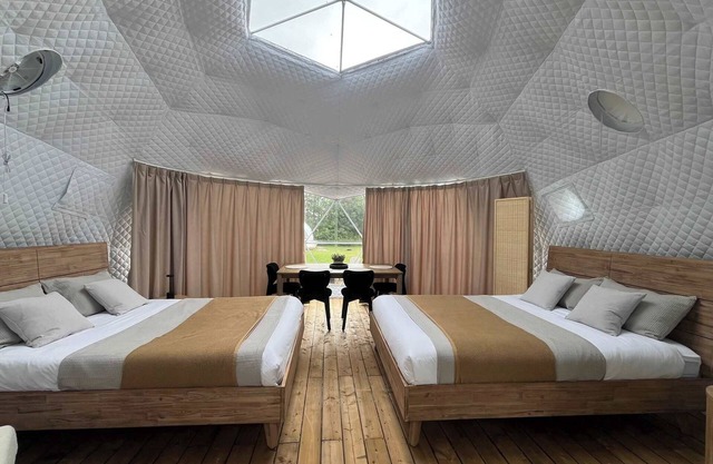 Grand Luxe Geodome Glamping with 2 Queen beds North