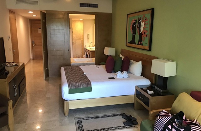Grand Luxxe - 5 Diamond Resort!