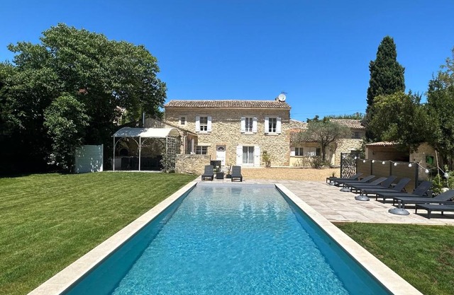 Grand Mas Provençal rénové avec piscine-plage