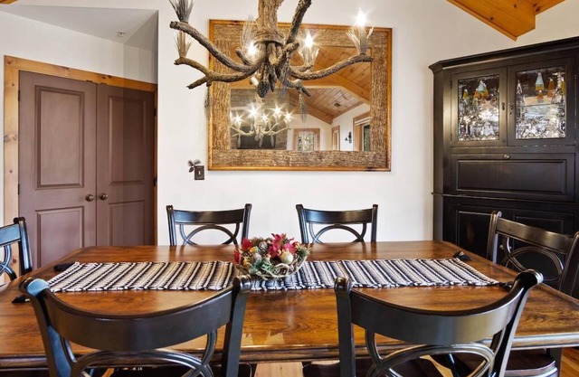 Grand Oaks B6- Mountain Condo, Gated Resort, Indoor/Outdoor Pools and Hot Tub, Fitness Area, Fish.