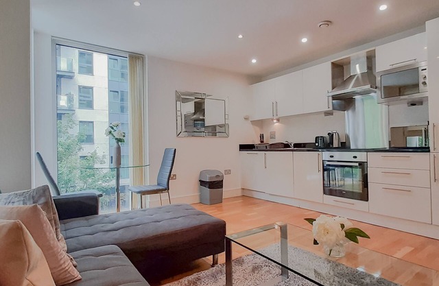 Grand Two Bedroom Apartment in Canary Wharf by MySquare
