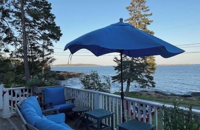 Grand View: Oceanfront Elegance in Port Clyde