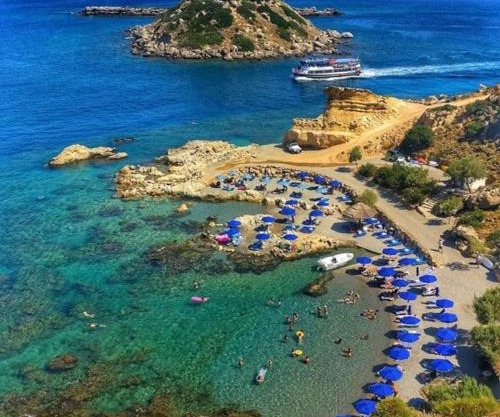 Grande Blue Suites with private bay