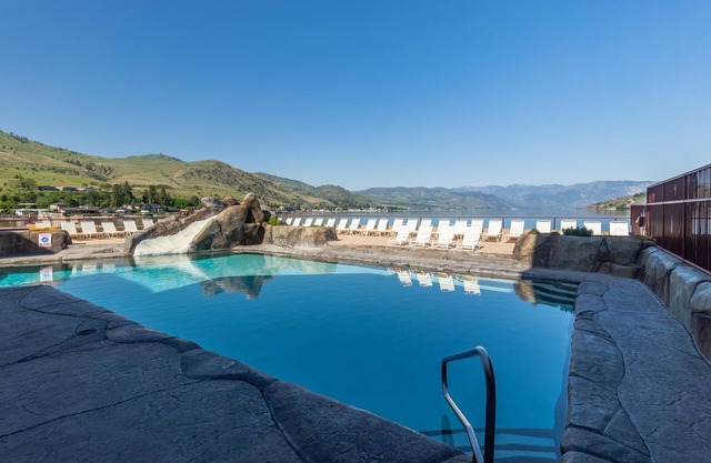 GrandView 304 - 2 Bedroom Waterfront Condo