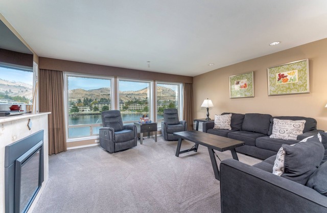 Grandview 640 Presidential Suite on Lake Chelan