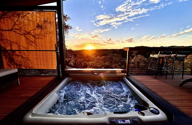 Grantham House Cozy Hill Country Stay