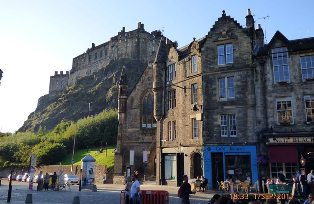 Grassmarket apartment with views to Edinburgh Castle - two bedrooms