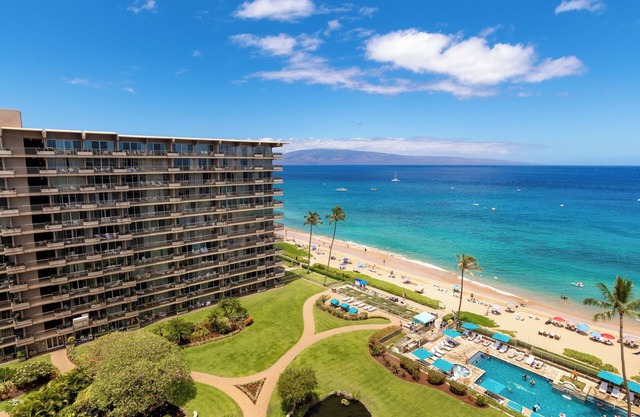 Grdn View steps from beach, dining, shopping 259