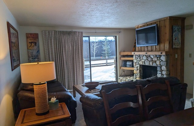 Great 2 bed townhouse. This is the best location in Ketchum!