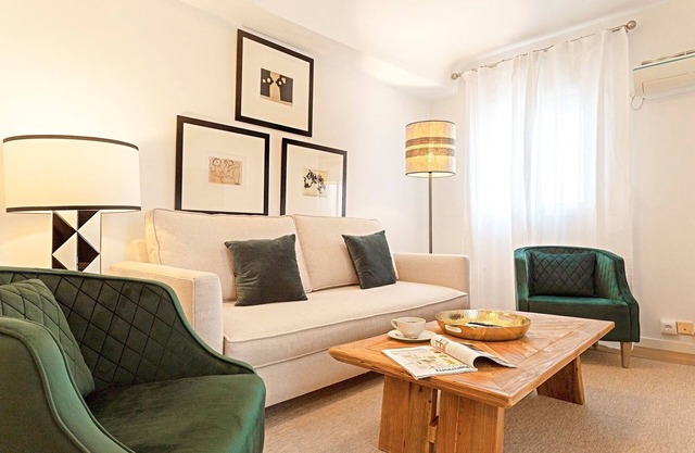 Great Apartment in the Vibrant El Arenal Quarter. Velarde