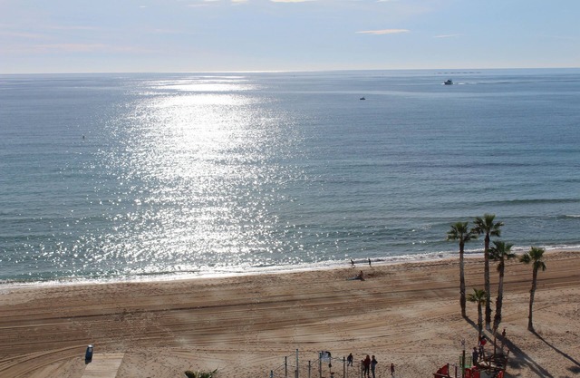Great Apartment, with wiffi, a/a, next to beach and promenade.
