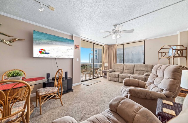 GREAT BEACH VIEWS, SUPER LOCATION, GREAT FOR FAMILY!