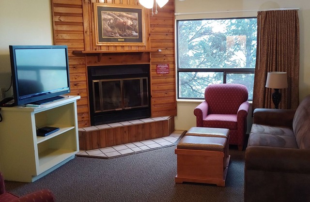 GREAT CONDO -3/2- ATOP CAMELOT MOUNTAIN OVERLOOKING A SCENIC MOUNTAIN PANORAMA