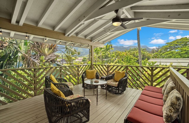 Great Deal in Hanalei AC and walking distance to attractions with views