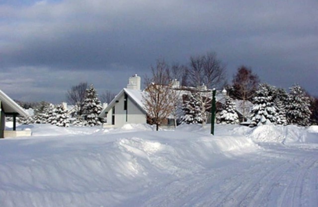 Great Deal! Prime Ski Week at Village Green in Stowe - Feb 24 to Mar 2;