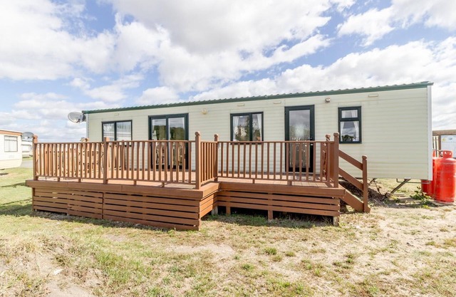 Great dog friendly caravan for hire at North Denes in Suffolk ref 40068ND