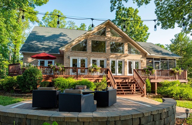 Great Escape-Spacious Peninsula Lot, Amazing Outdoor Spaces, Gentle Slope!
