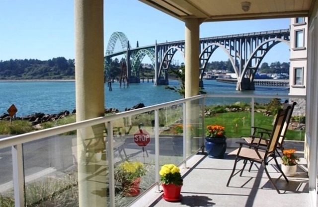 Great Fall Savings! @ Iconic & Fun Ocean house & location, Super Water Views!