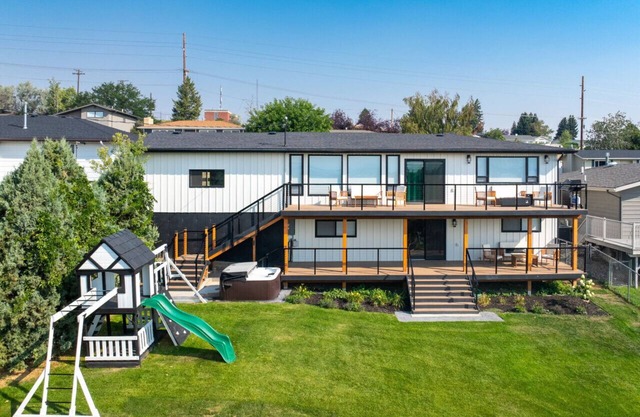 Great Falls` Ultimate Premier Retreat: Hot Tub, City, Mountain & Missouri River Views with Gaming Area