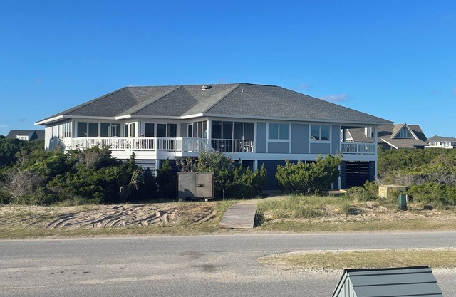 Great family house! Great beach access and ocean views! Newly renovated!