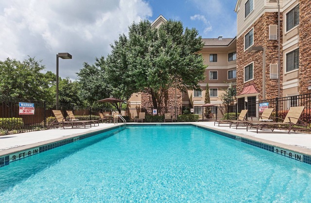 Great for Business Travel! Studio with FREE Buffet Breakfast + Pool Access