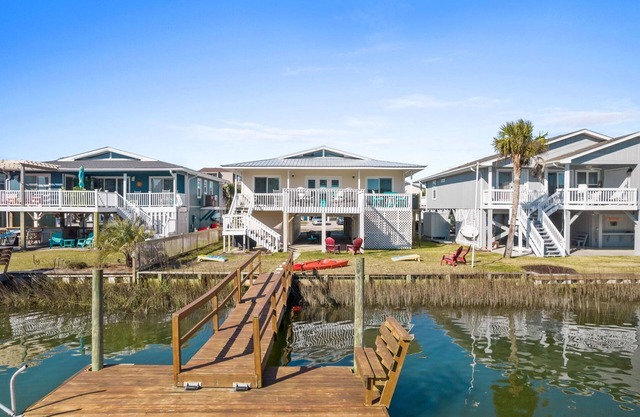 Great for Family and Rest! Newly updated 4BR Canal House, Short Walk to Beach!