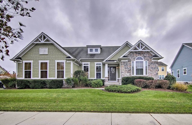 Great for Groups: Bayside Resort Home w/Patio