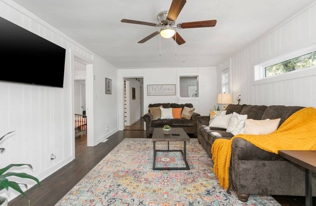 Great for Groups Convenient Location Near Stadiums