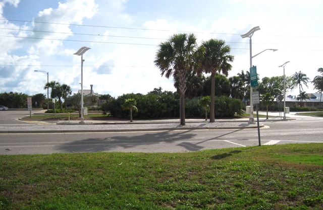 Great location across the street from Lido Beach
