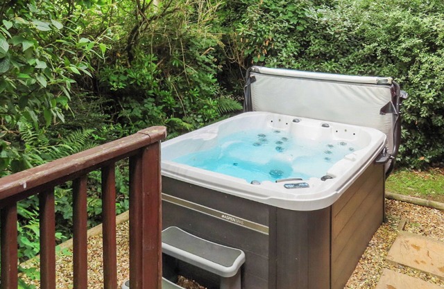 Great location and well-equipped lodge set in mature and beautiful gardens.