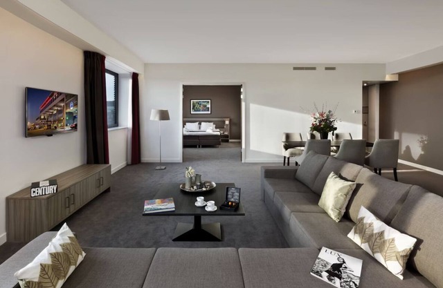 Great Location for Flyers – Walk to the Airport, Relax in Style! Onsite Dining