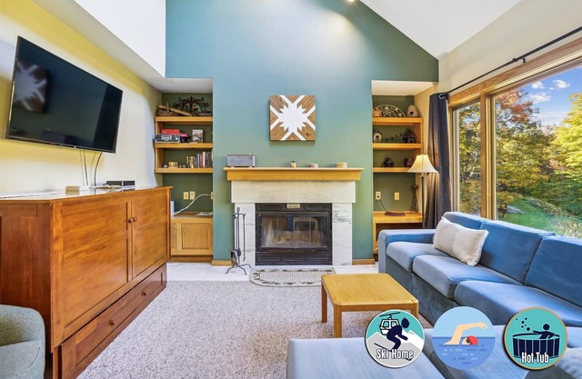 Great location! Two bedroom/two bathroom Condo, sports center, pool and more! Highridge J11