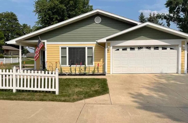 Great Location! - Vacation Cabin with easy access to Arnolds Park!