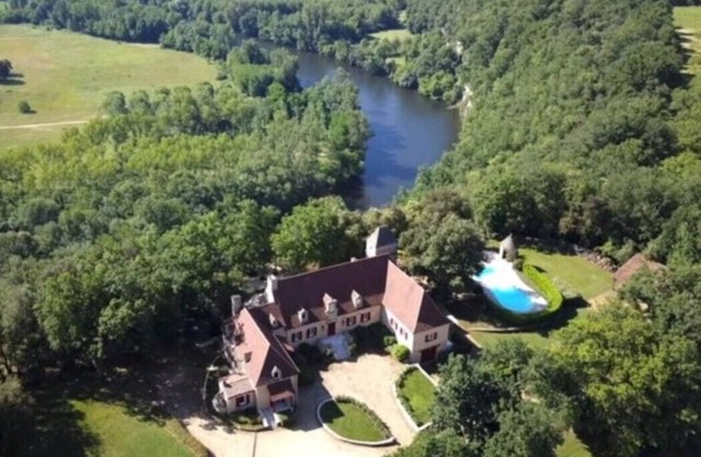 Great manor with a breathtaking view on the river