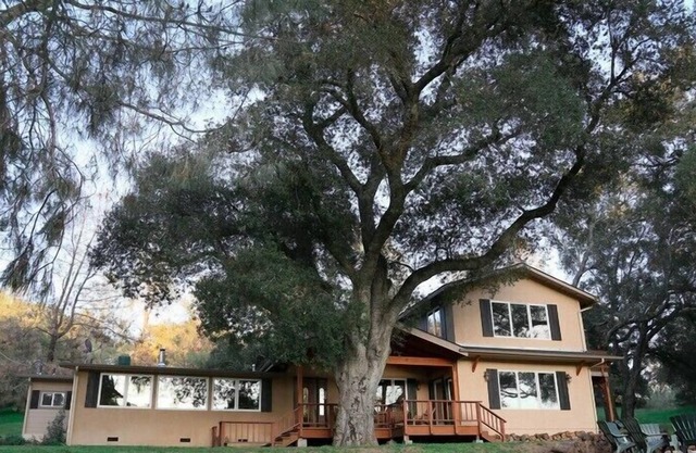 GREAT OAK HOUSE: 300 Acre Ranch Getaway Seven Oaks Ranch
