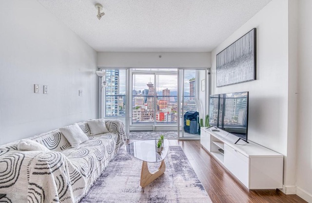 Great Ocean Mountain & City views with one free parking