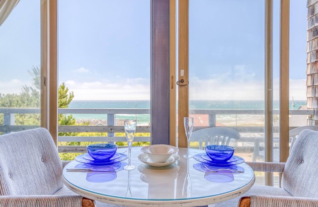 Great Ocean Views, Easy Beach Access Nearby, Beautiful Natural Surroundings
