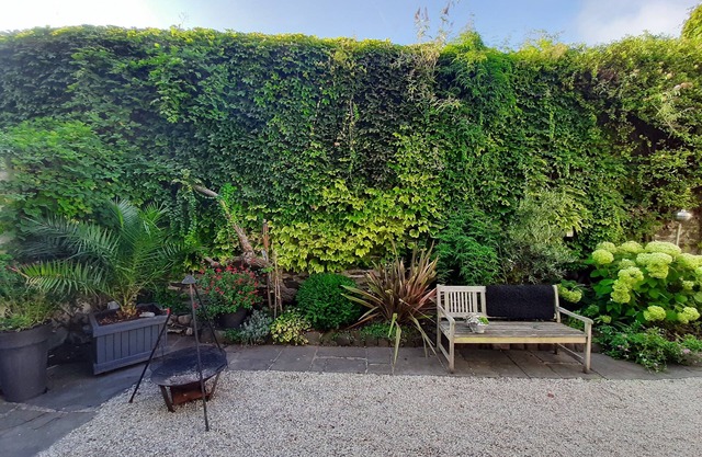 Great Shipowner's House in the heart of GRANVILLE, pretty courtyard, beach and harbor.