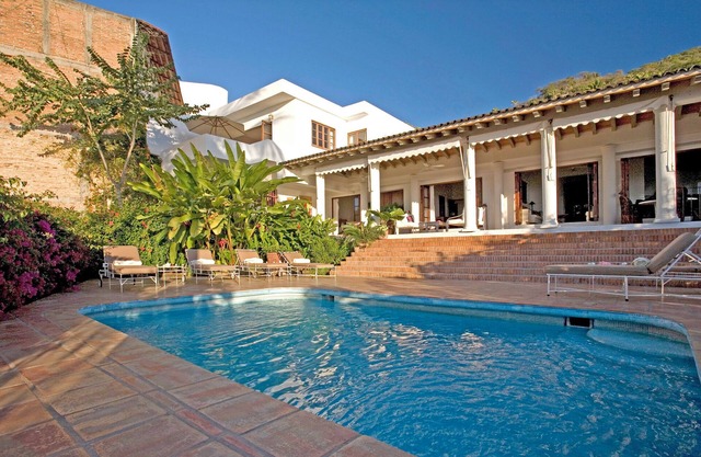 Great Views of the Bay in Amazing Villa at Conchas Chinas, Full Staff Service