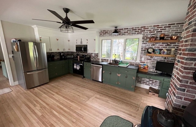 Great Winter weekend Getaway, Village home in cul-de-sac. 1 mile to Okemo